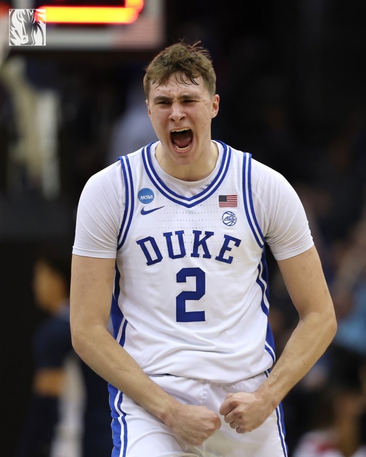 乐鱼官网-疯狂三月来袭！独行侠晒出球员们大学时期帅照！