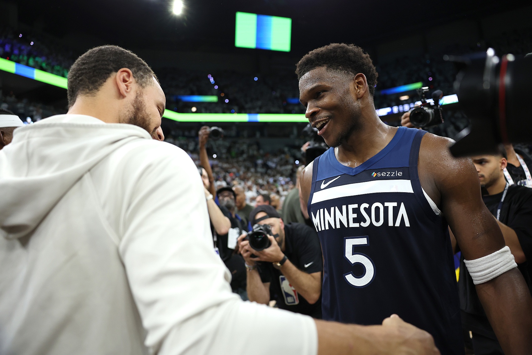 乐鱼登陆网站-爱德华兹：库里是我兄弟&amp;我爱他的一切 他是最伟大控卫 不太懂rap